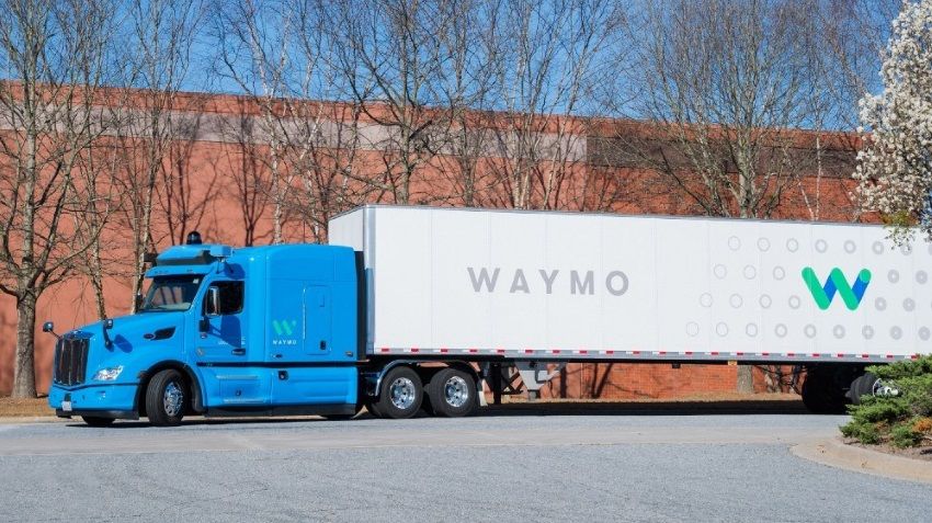 Waymo начала тестировать беспилотные грузовики