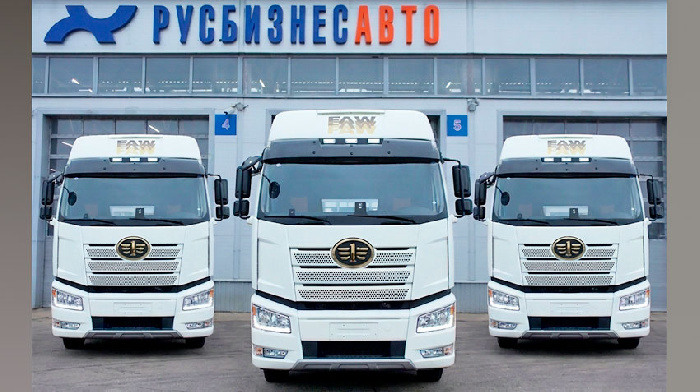 «Русбизнесавто» отгрузило 10 тягачей FAW J6P для логистических перевозок опасных грузов между РФ и КНР