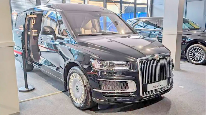 Новинки AURUS на ПМЭФ-2025 – бронированный кроссовер Arsenal и VIP-минивэн Komendant