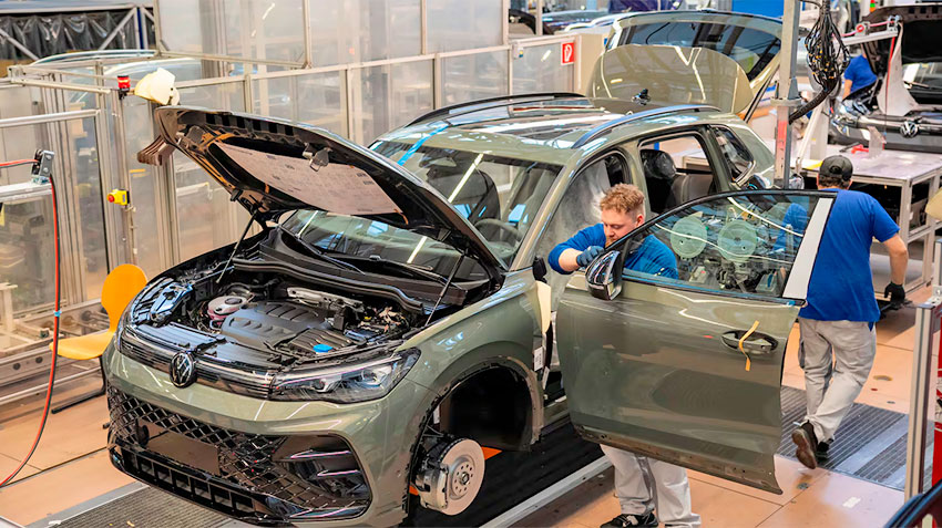 Немецкий автопром из-за затянувшейся рецессии избавляется от десятков тысяч лишних рабочих мест