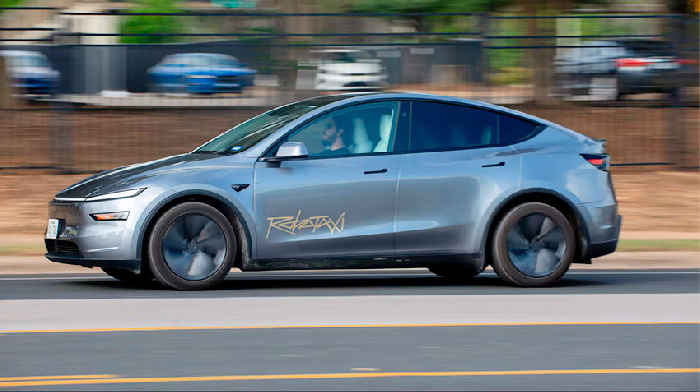 Тестирование роботакси Tesla столкнулось с ПДД