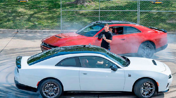 На культовый Dodge Charger вернули бензиновые ДВС