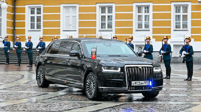 Президент Путин прибыл на инаугурацию на рестайлинговом лимузине AURUS Senat
