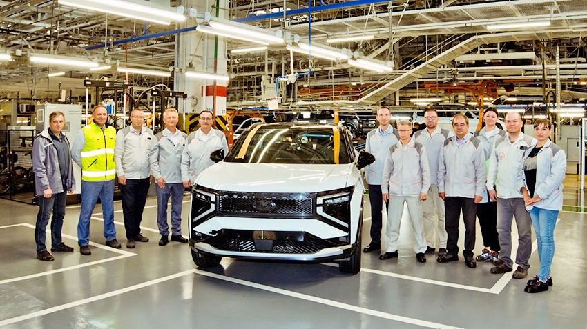 ВАЗ собрал на главном конвейере предсерийный кроссовер LADA Azimut
