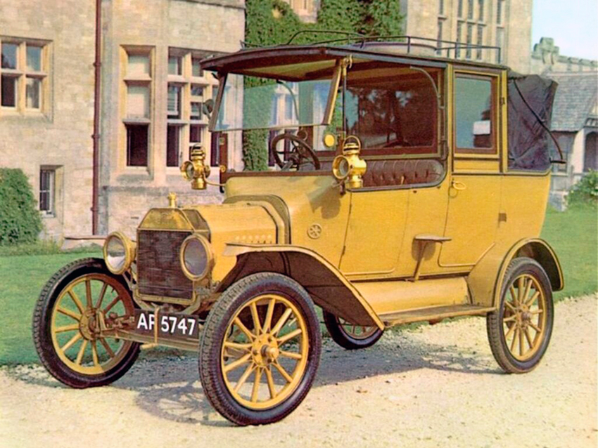 ford_model_t_town_car_1915.jpg