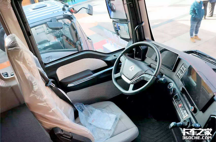 Sitrak_C9H_cab.jpg