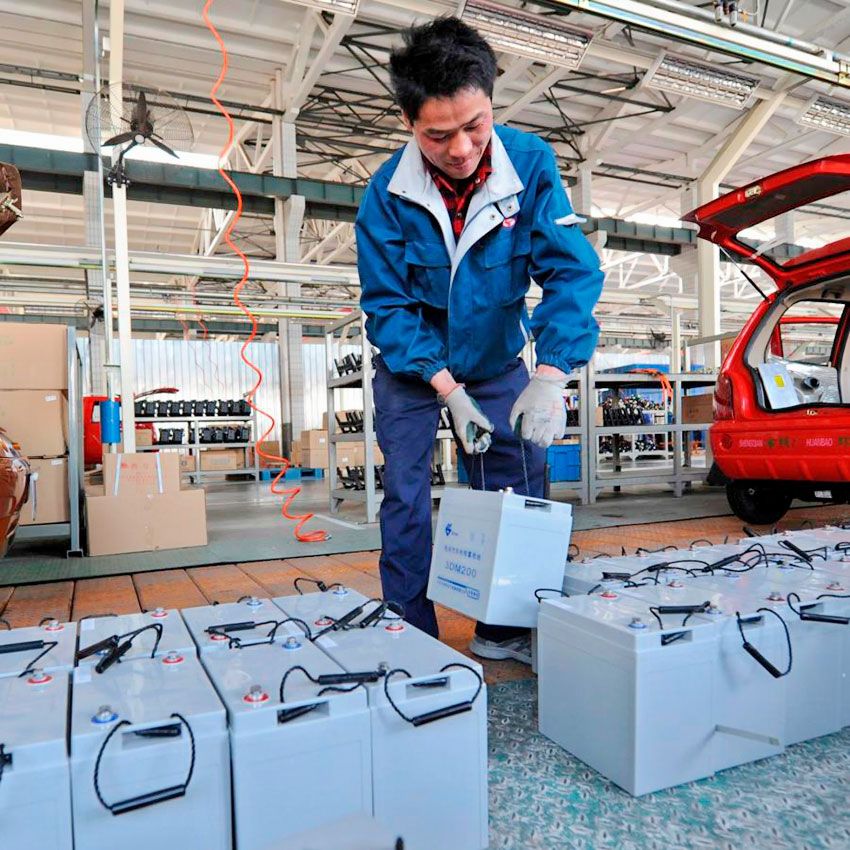 China-electric-vehicle-maker-battery.jpg
