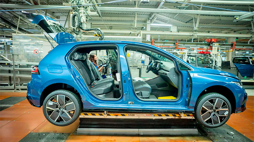 VW-Wolfsburg-plant-Golf.jpg
