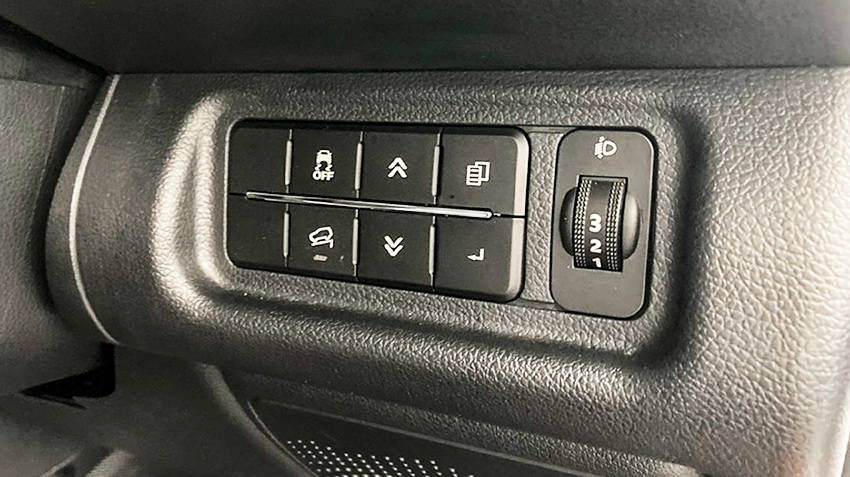 new-thar-bs6-interior-dashboard-switches.jpg