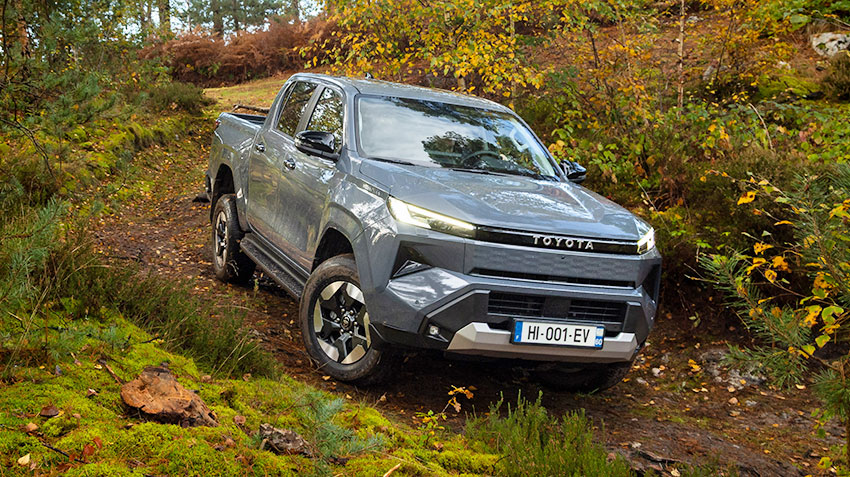 toyota_hilux_invincible_bev_double_cab34.jpg