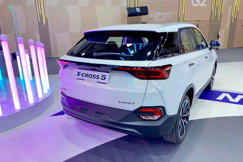 LADA-X-cross-5-rear.gif