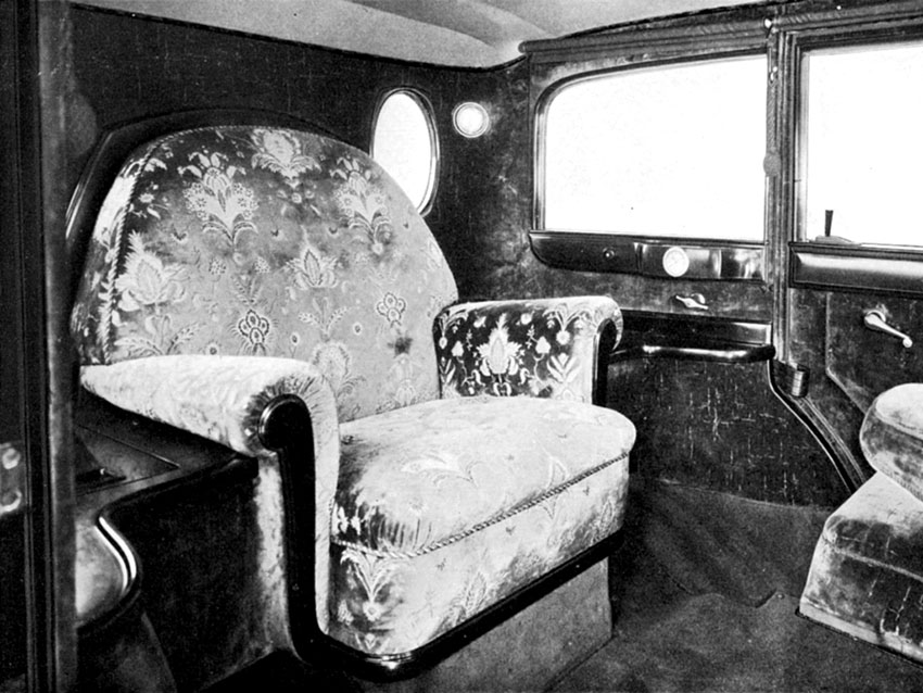 mercedes-benz_nurburg_460_pullman_salon.jpg