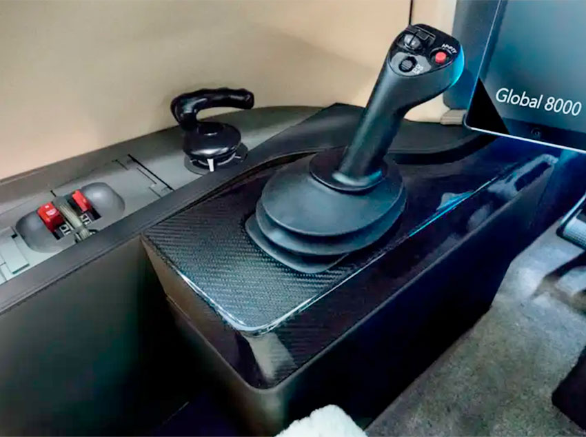 Cocpit_2.jpg Cocpit_2.jpg