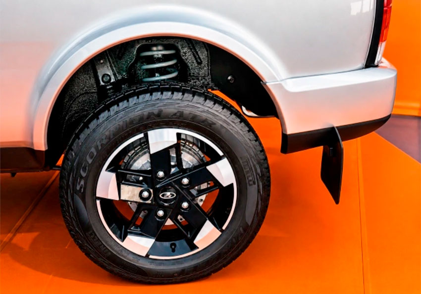 LADA_NIVA_Legend_wheel.jpg