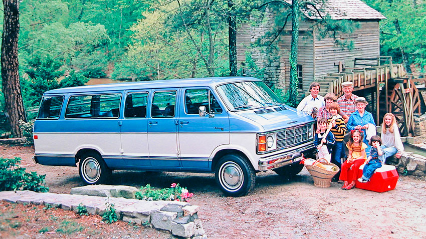 plymouth_voyager_maxi-wagon_4.jpg