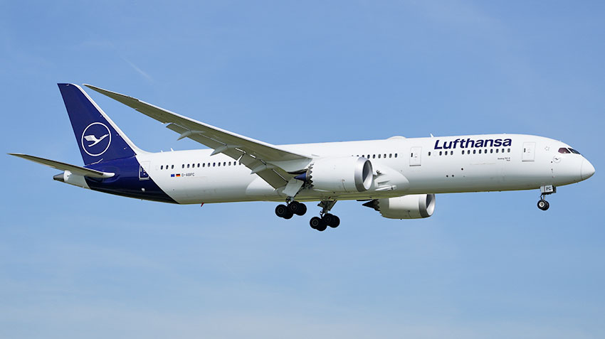 Boeing_787-9_Dreamliner.jpg