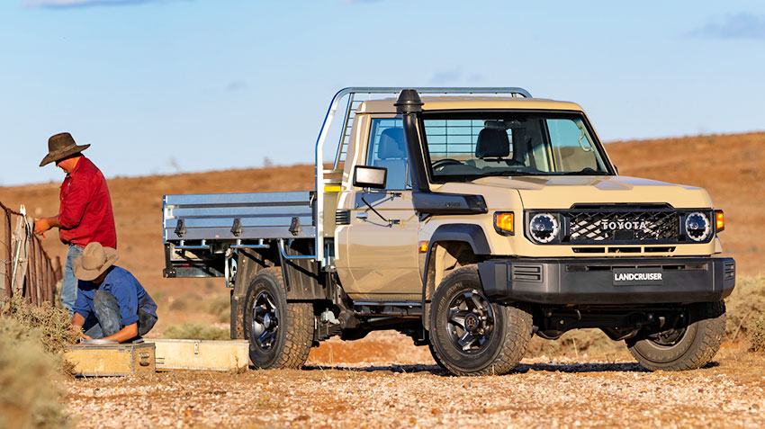 toyota_land_cruiser_gx_double_cab_chassis.jpg