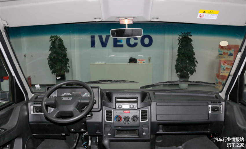 iveco_power_daily'23_panel.jpg