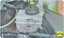 ПРОВЕРКА УРОВНЯ И ДОЛИВКА ТОРМОЗНОЙ ЖИДКОСТИ В БАЧОК ГИДРОПРИВОДА ТОРМОЗНОЙ СИСТЕМЫ, Шаг 2