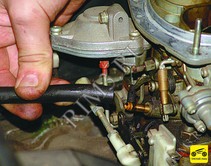 СНЯТИЕ И УСТАНОВКА КАРБЮРАТОРА ВАЗ 2107, Шаг 3