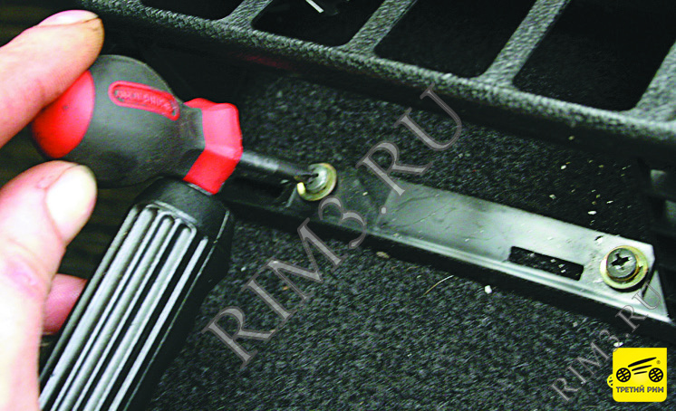 СНЯТИЕ И УСТАНОВКА ПАНЕЛИ РАДИОПРИЕМНИКА, Шаг 12