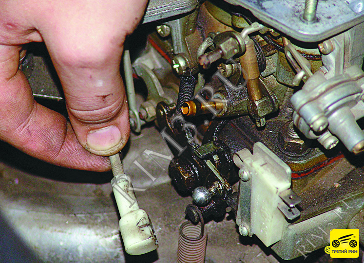 СНЯТИЕ И УСТАНОВКА КАРБЮРАТОРА ВАЗ 2107, Шаг 6