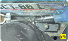 СНЯТИЕ И УСТАНОВКА ВОЗДУШНОГО ФИЛЬТРА ДВИГАТЕЛЯ УМЗ-4216, Шаг 3