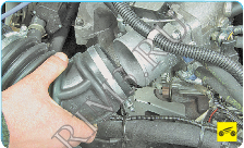 СНЯТИЕ И УСТАНОВКА ВОЗДУШНОГО ФИЛЬТРА ДВИГАТЕЛЯ УМЗ-4216, Шаг 8