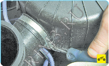 СНЯТИЕ И УСТАНОВКА ВОЗДУШНОГО ФИЛЬТРА ДВИГАТЕЛЯ УМЗ-4216, Шаг 9