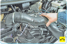 СНЯТИЕ И УСТАНОВКА ВОЗДУШНОГО ФИЛЬТРА ДВИГАТЕЛЯ УМЗ-4216, Шаг 5