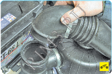 СНЯТИЕ И УСТАНОВКА ВОЗДУШНОГО ФИЛЬТРА ДВИГАТЕЛЯ УМЗ-4216, Шаг 4